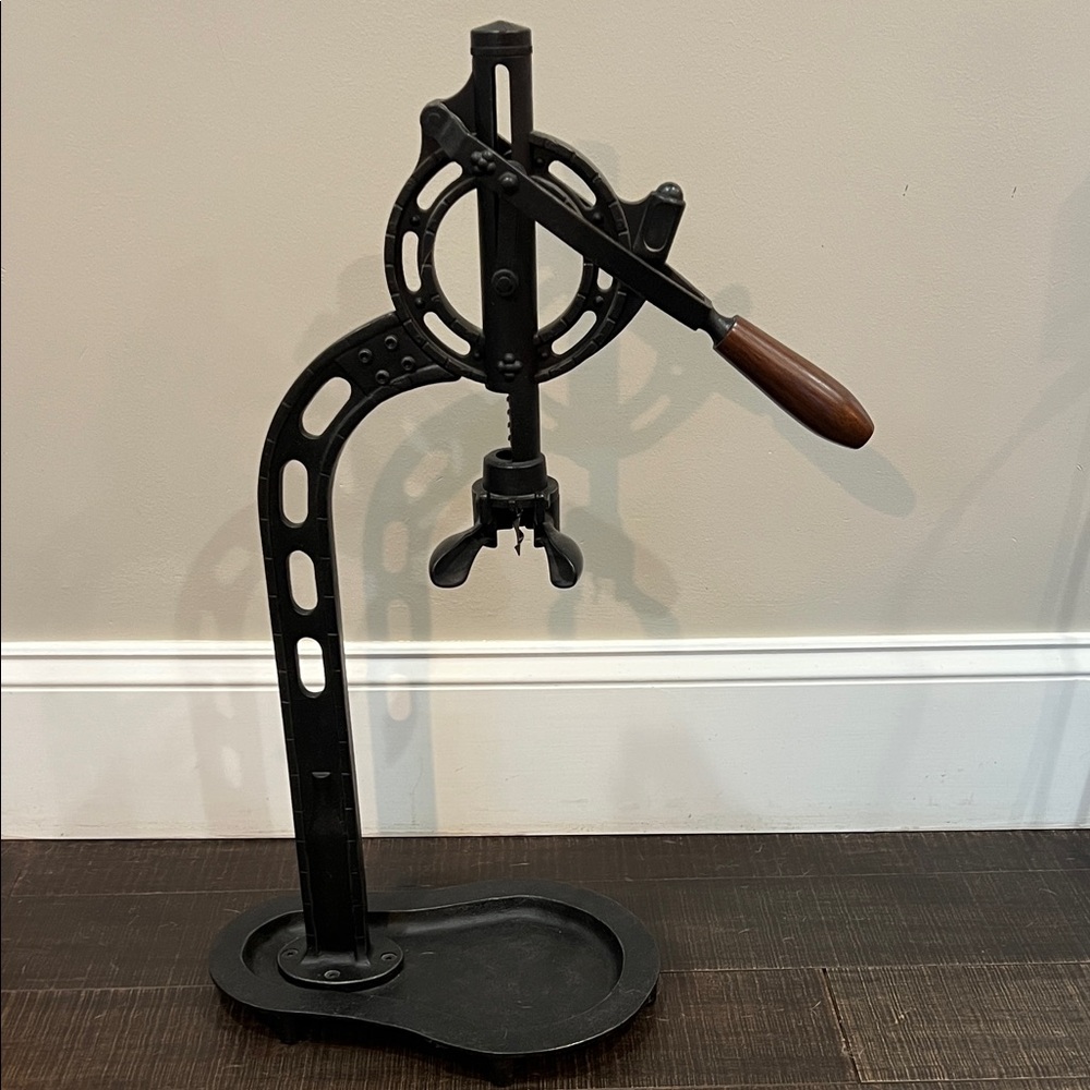 Pottery barn Vintners standing wine opener